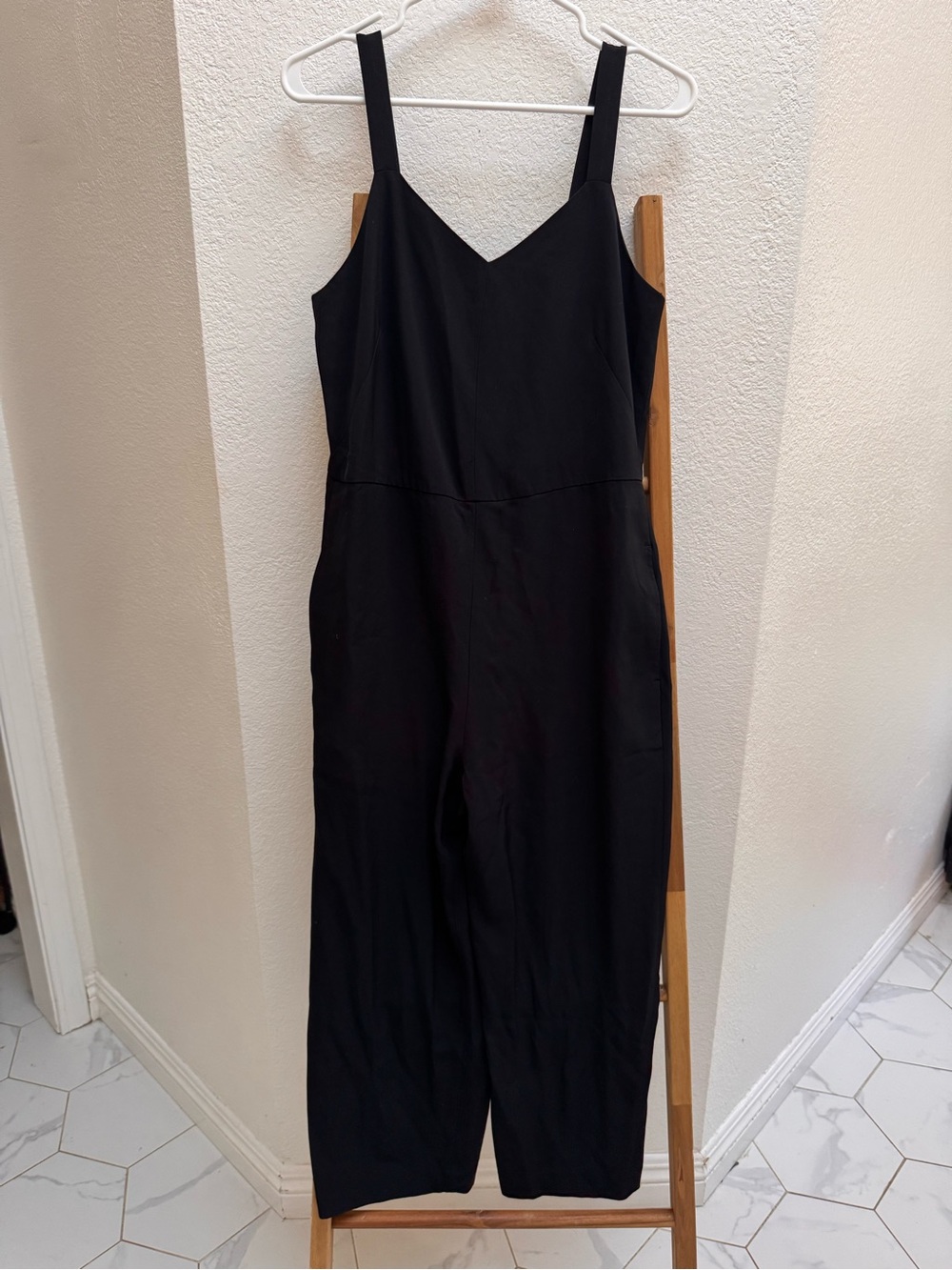 Everlane Black V-Neck Sleeveless Jumpsuit - Picture 4 of 11